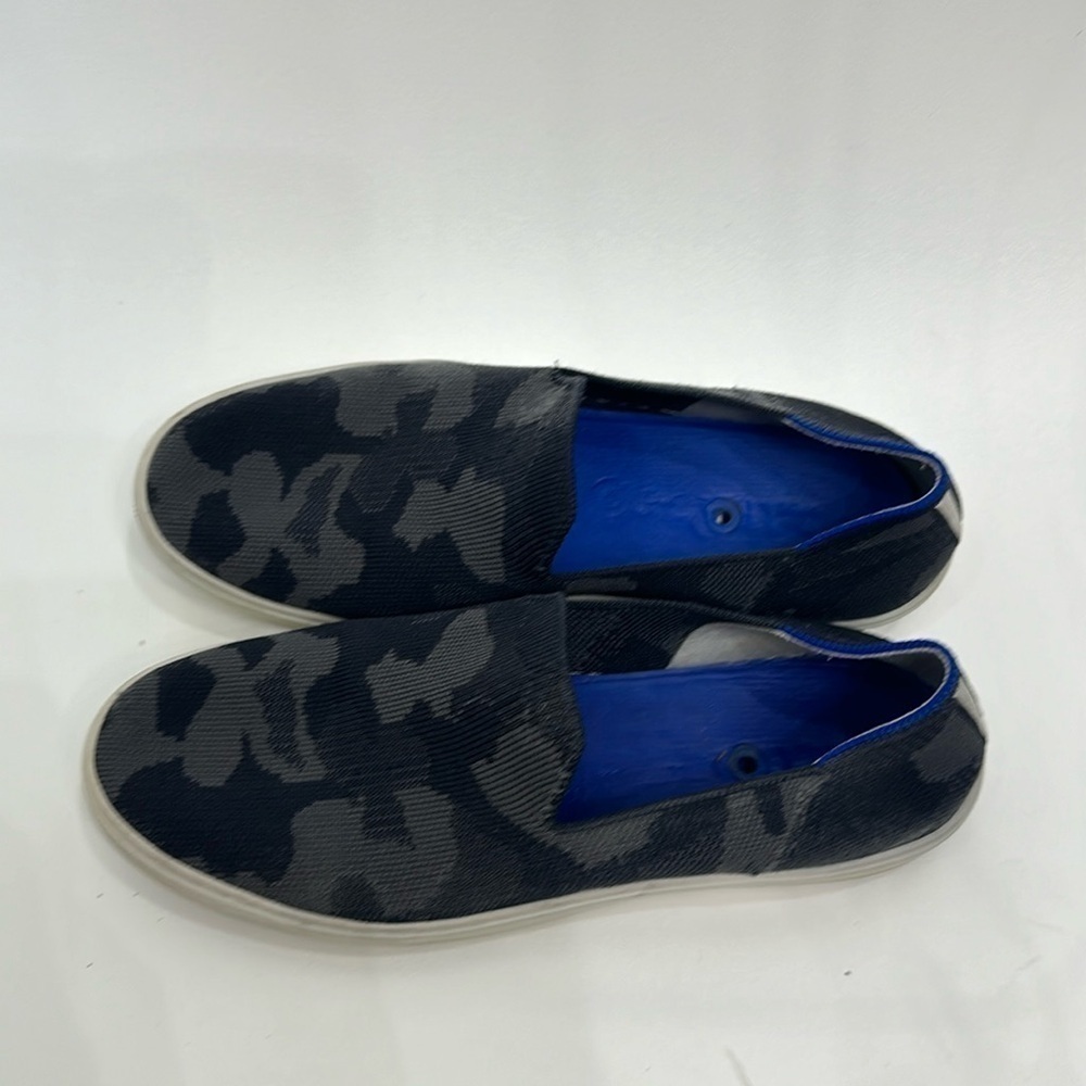 Rothy’s the original slip on sneaker in gray and black Camo size 8